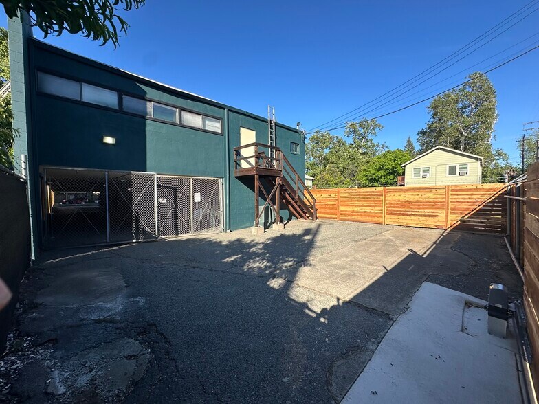 More Photos Of 1912 F St, Sacramento Office For Lease