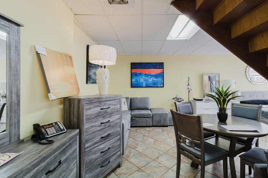 More Photos Of 1805-1807 Rue Beaubien E, Montréal Storefront For Lease