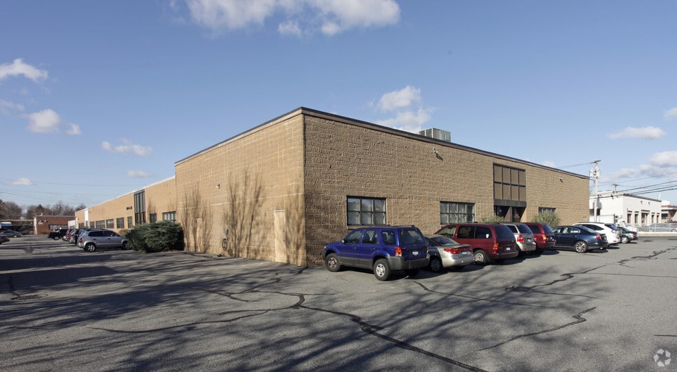 More Photos Of 174-180 Miller Pl, Hicksville Warehouse For Lease