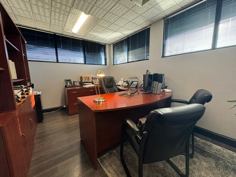 More Photos Of 190 Russell St, Hadley Medical For Lease