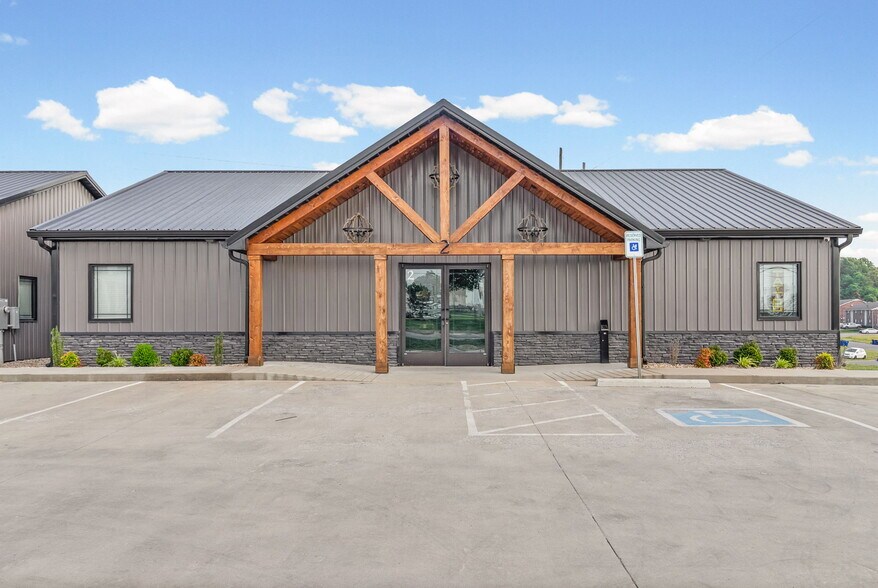 More Photos Of 159 Darlene Dr, Clarksville Office For Lease