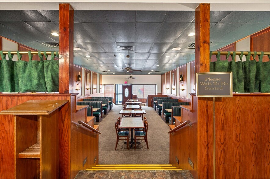 More Photos Of 122 Cayuga St, Fulton Restaurant For Sale