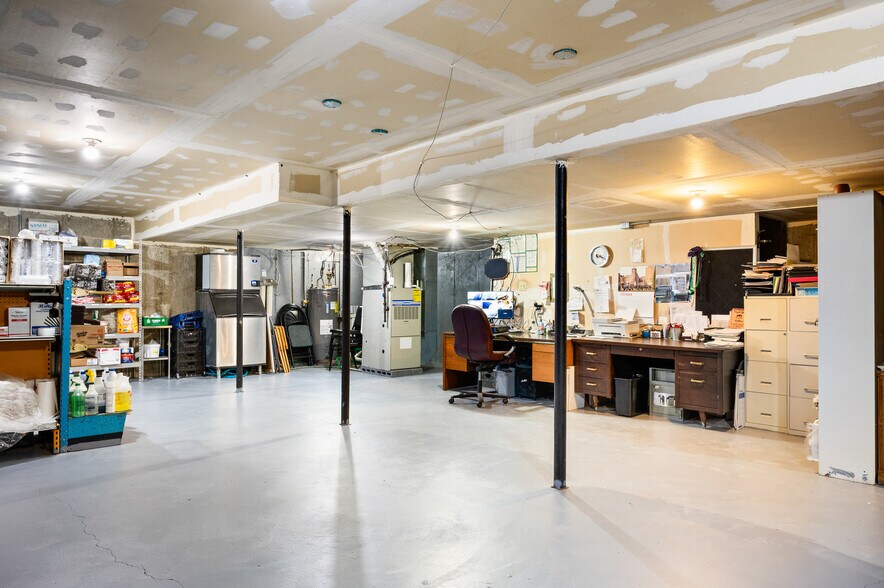 More Photos Of 2 Hays Blvd, Pine Haven Restaurant For Sale