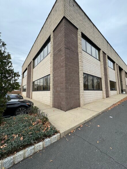 More Photos Of 2186 NJ-27, North Brunswick Medical For Lease