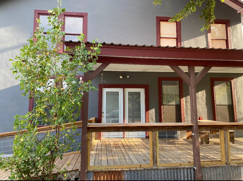 More Photos Of 1600 S Ford St, Llano Storefront Retail Office For Sale