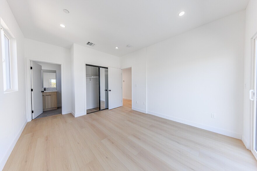 More Photos Of 2847 S Victoria Ave, Los Angeles Multifamily For Sale