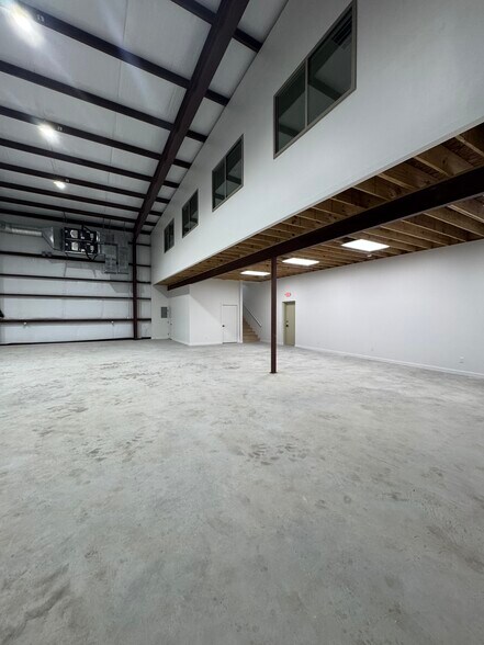 More Photos Of 10020 Darden Hill Rd, Austin Light Distribution For Sale