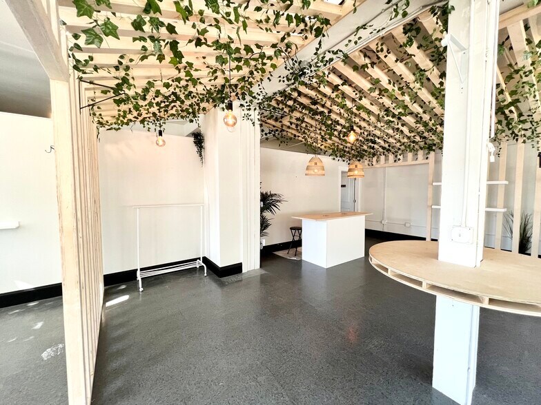 More Photos Of 10-20 NW 16th Ave, Portland Apartments For Lease