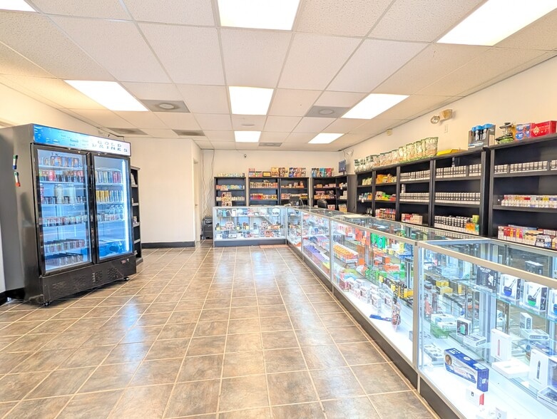 More Photos Of 33490 Lexington Ave, De Soto General Retail For Lease