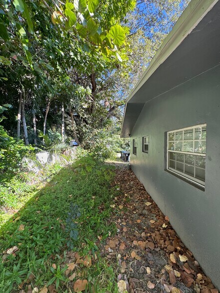 More Photos Of 353 SW 19th Ave, Fort Lauderdale Multifamily For Sale