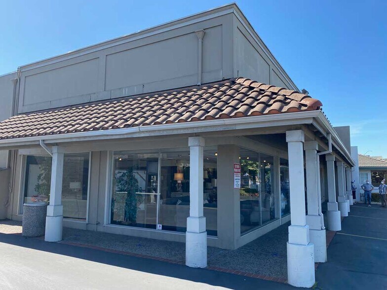 More Photos Of 20600 Redwood Rd, Castro Valley General Retail For Lease