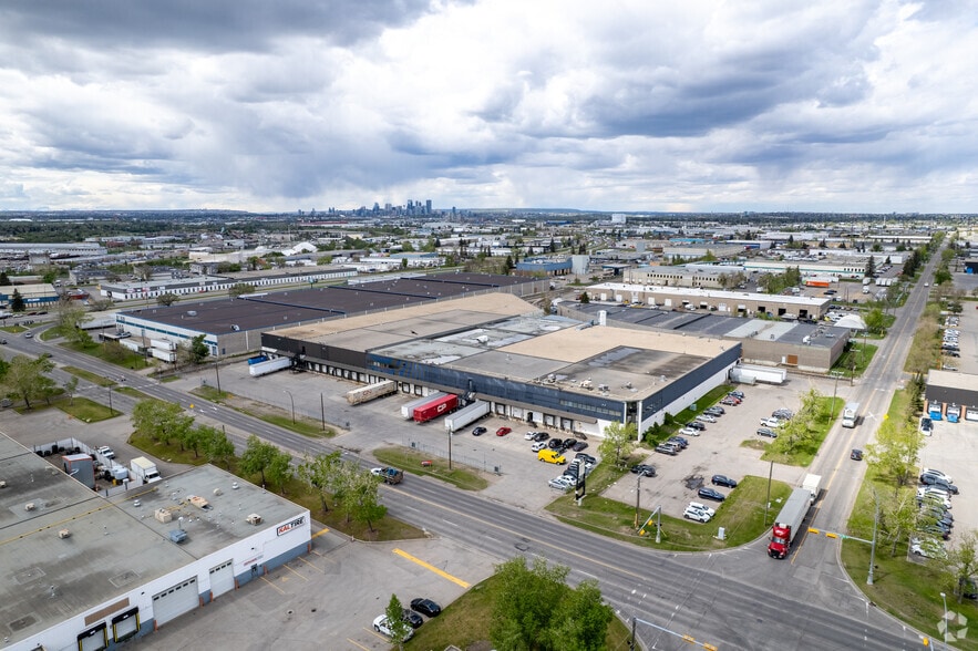 More Photos Of 3916 72nd Ave SE, Calgary Distribution For Lease