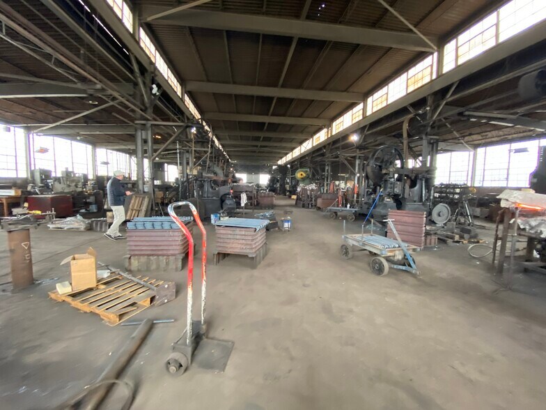 More Photos Of 142 Main St, Leetonia Industrial For Lease