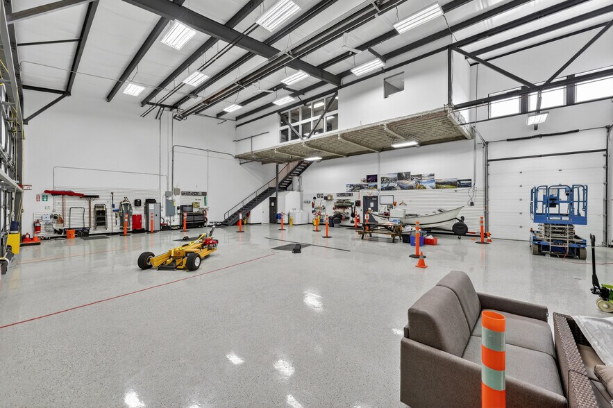 More Photos Of 624 Dehavilland Way, Calgary Airplane Hangar For Sale