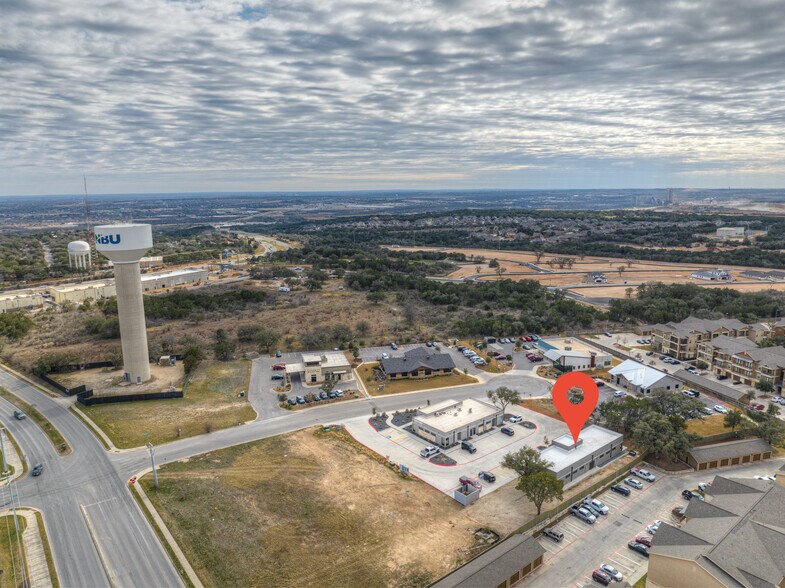 More Photos Of 3016 Independence Dr, New Braunfels Unknown For Lease