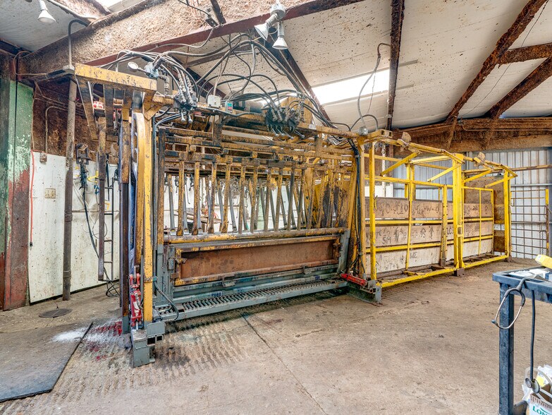 More Photos Of 1853 S Broadway St, Coalgate Flex For Sale