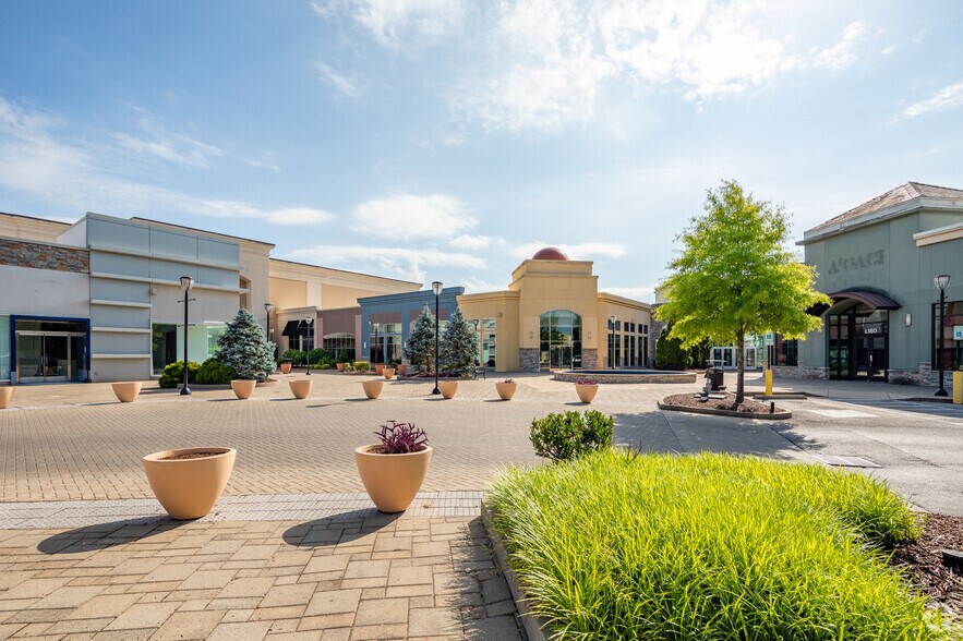 More Photos Of 1720 Old Fort Pky, Murfreesboro General Retail For Sale