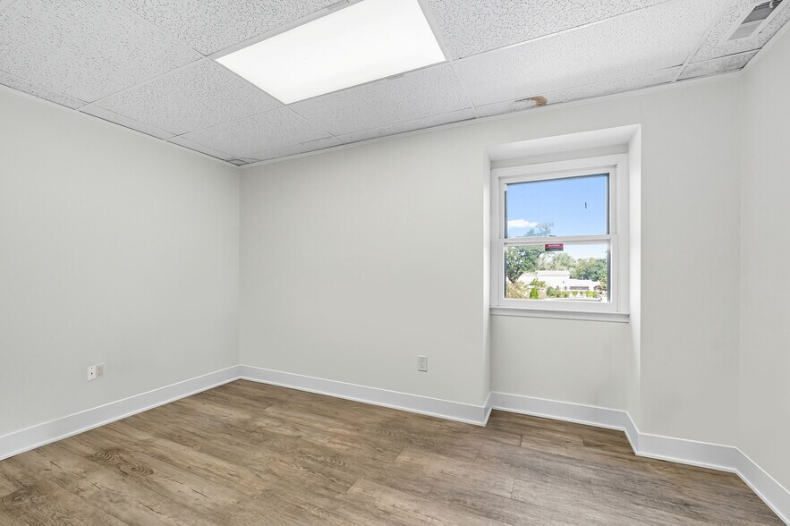 More Photos Of 2605 US 130, Cinnaminson Office For Lease