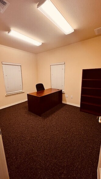 More Photos Of 1464 E Whitestone Blvd, Cedar Park Medical For Lease