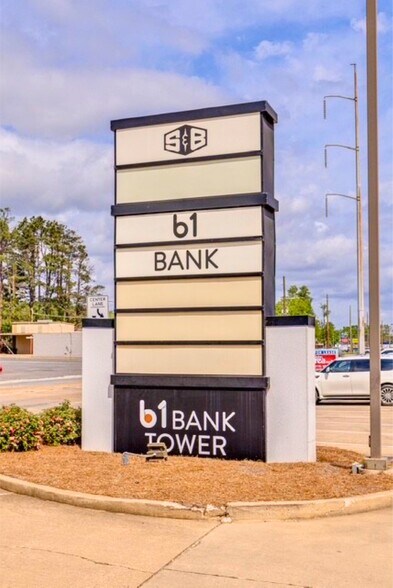 More Photos Of 2500 N 7th St, West Monroe Office For Lease