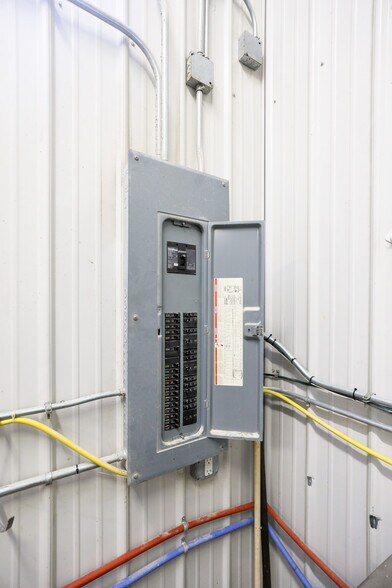 More Photos Of 1516 Ohio St, Des Moines Warehouse For Lease