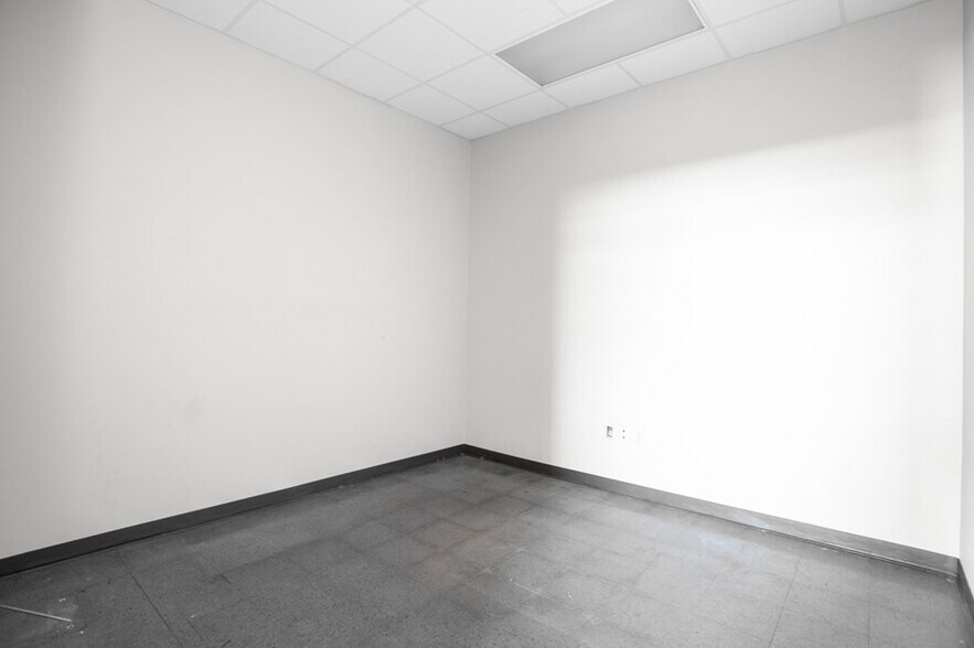 More Photos Of 2500 N Medford Dr, Lufkin Warehouse For Sale