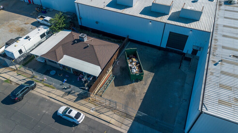 More Photos Of 1321 Railroad Ave, Clovis Warehouse For Lease