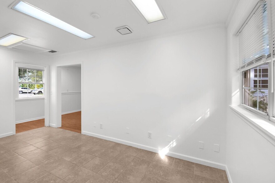 More Photos Of 300 SE Detroit Ave, Stuart Office For Lease