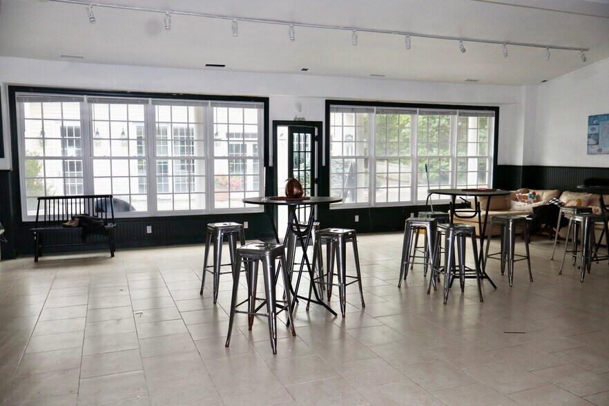 More Photos Of 129 Interlaken Rd, Stamford Manufacturing For Lease