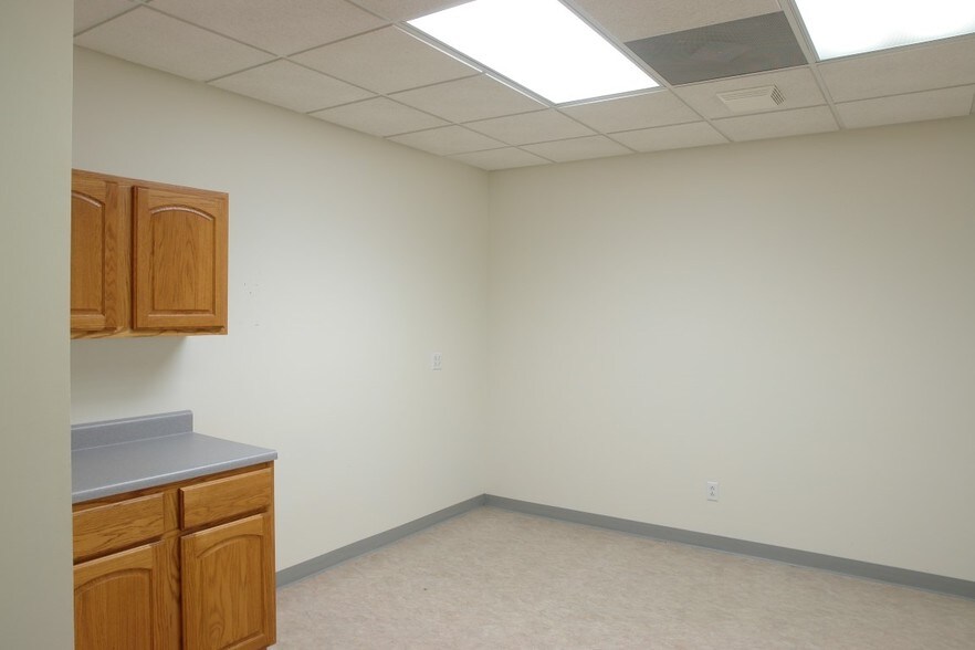 More Photos Of 103 Church St, O'Fallon Medical For Lease