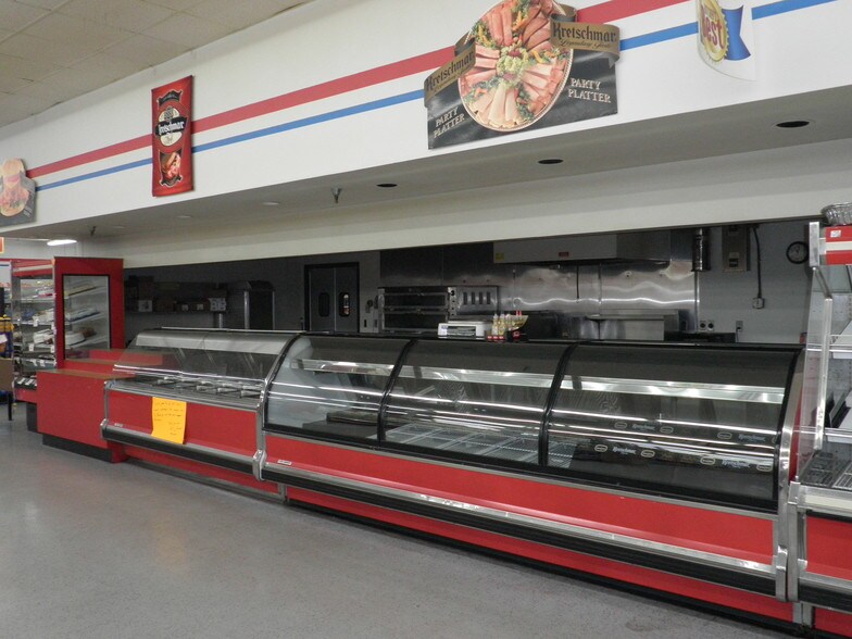 More Photos Of 300 N Main St, Gretna Supermarket For Lease
