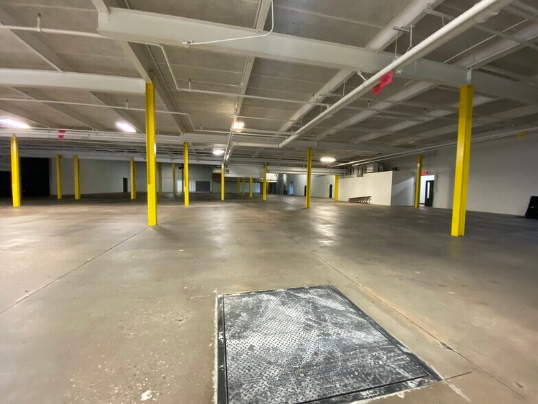More Photos Of 60 Security Dr, Avon Manufacturing For Lease