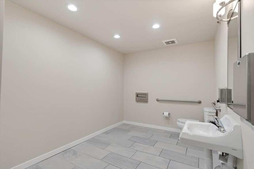 More Photos Of 680 E Cotati Ave, Rohnert Park Health Club For Lease