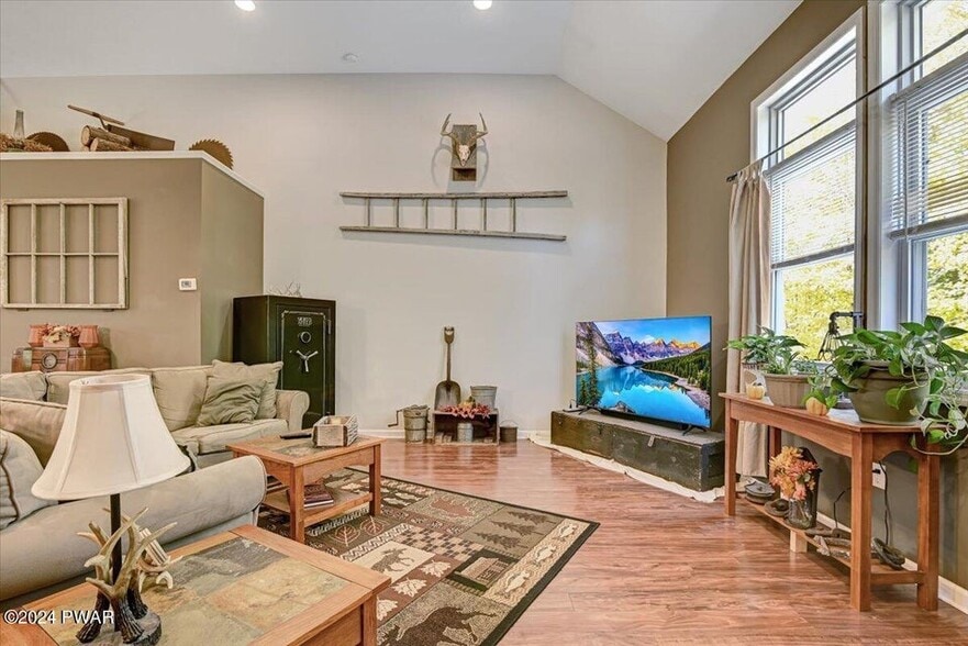 More Photos Of 186 Ledgedale Rd, Lake Ariel Apartments For Sale