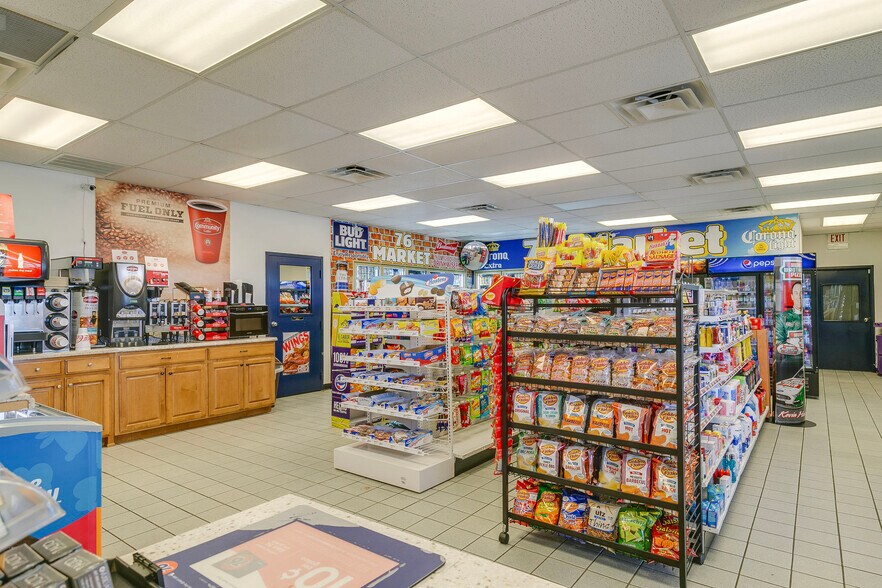 More Photos Of 508 Henslee Dr, Dickson Service Station For Sale