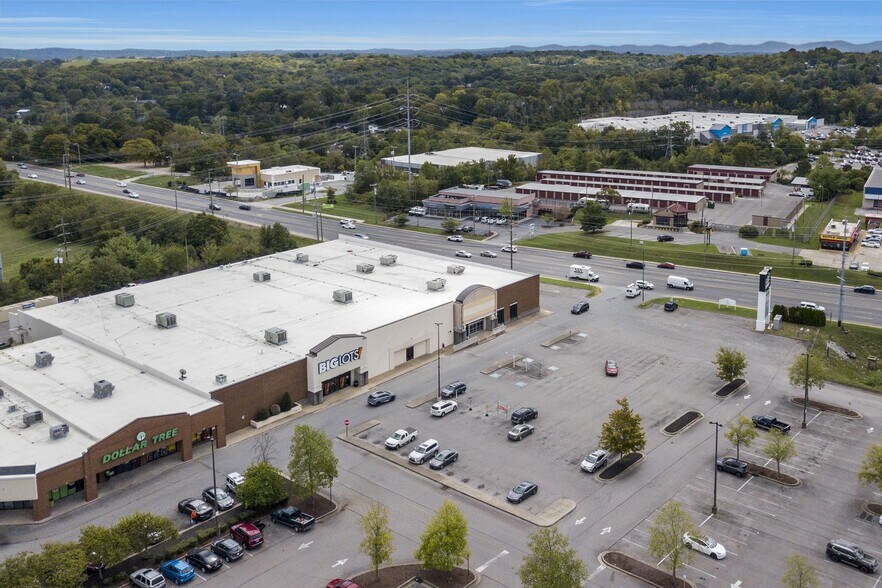More Photos Of 5560 Nolensville Pike, Nashville Department Store For Lease