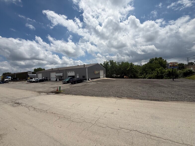 More Photos Of 18949 S Wolf Rd, Mokena Warehouse For Lease