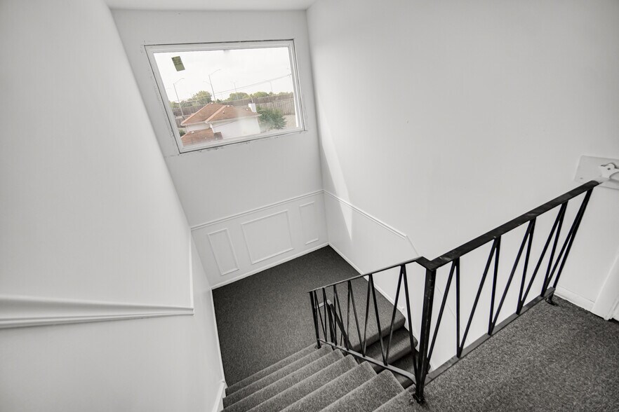 More Photos Of 14544 S San Francisco Ave, Posen Apartments For Sale