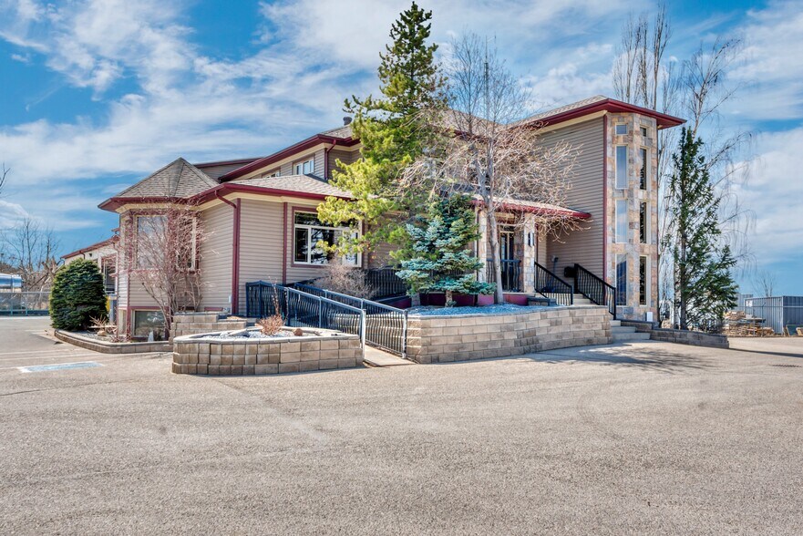 More Photos Of 118 Canal Gdns, Strathmore Light Distribution For Sale