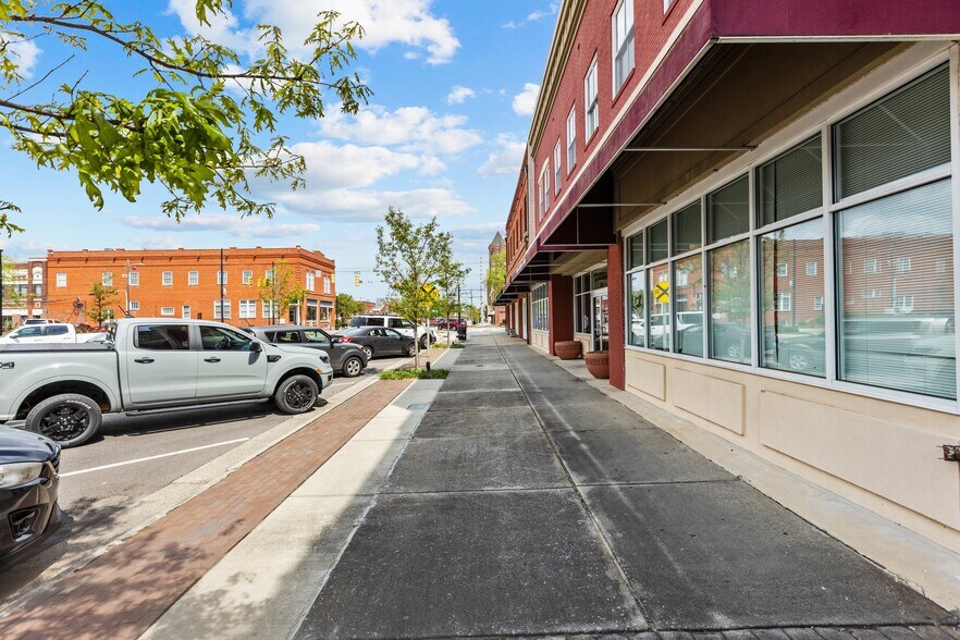 More Photos Of 327 N Queen St, Kinston Office For Lease
