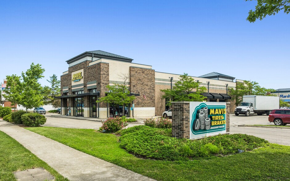 Primary Photo Of 1002 Brook Forest Ave, Shorewood Freestanding For Sale