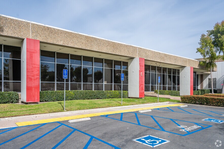 More Photos Of 2323 Main St, Irvine Warehouse For Lease