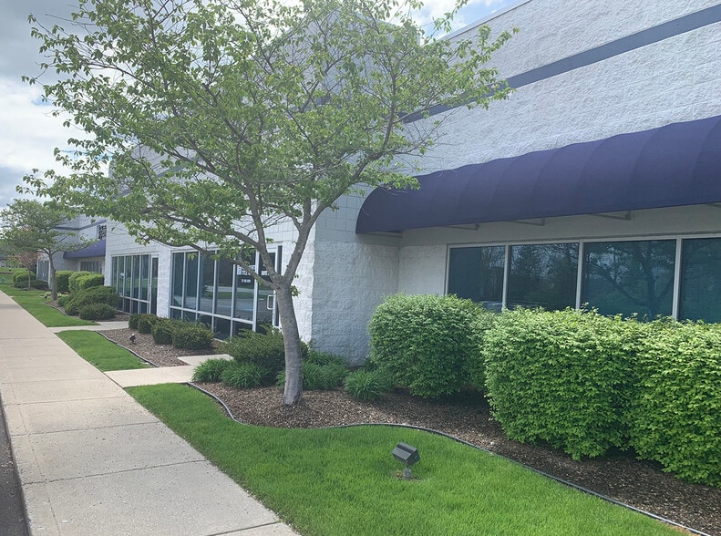 More Photos Of 10022 Lantern Rd, Fishers Flex For Sale