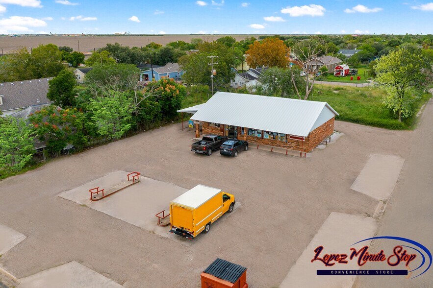 More Photos Of 701 Lincoln Ave, Robstown Convenience Store For Sale