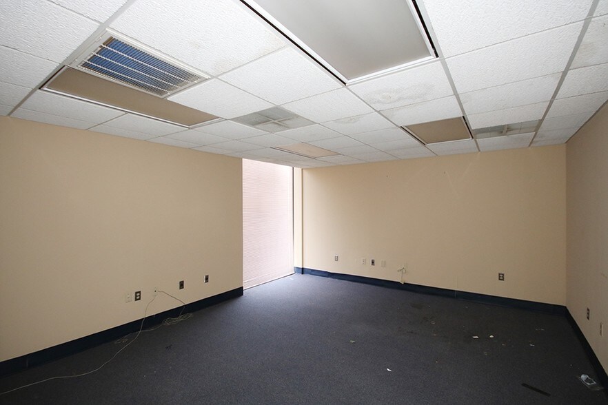 More Photos Of 1444 Watson Blvd, Warner Robins Office For Lease