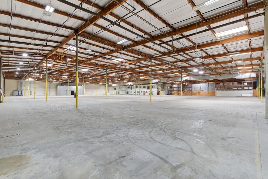 More Photos Of 11700 Monarch St, Garden Grove Warehouse For Sale