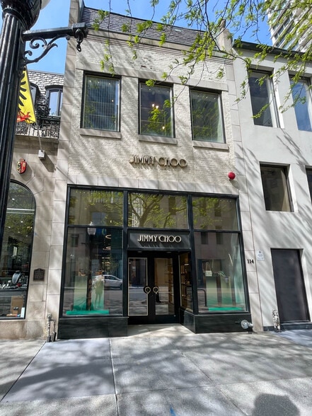 More Photos Of 114 E Oak St, Chicago Freestanding For Lease