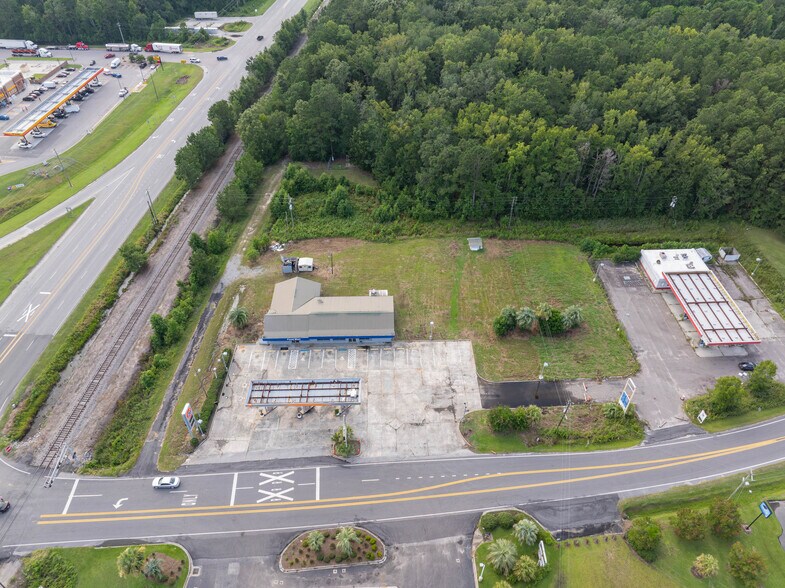 More Photos Of 5 Lane St, Yemassee Storefront For Sale