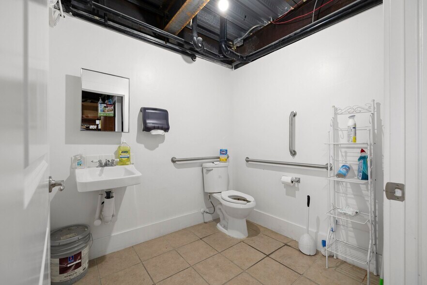 More Photos Of 1086 W South Jordan Pky, South Jordan Freestanding For Sale