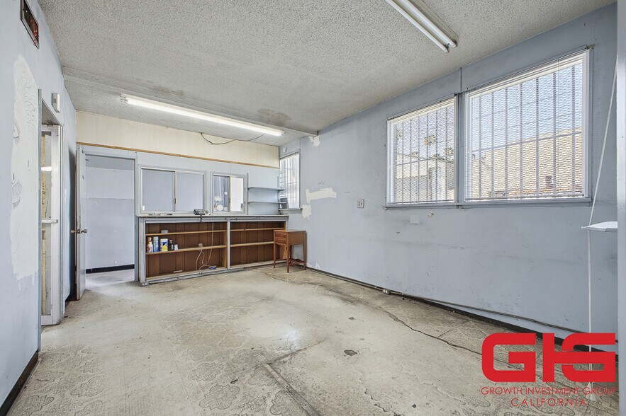 More Photos Of 2020 S Mesa St, San Pedro Industrial For Sale